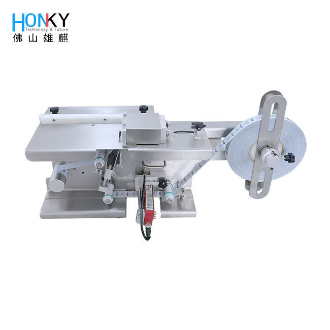 Manual Small Box Corner Labeling Machine With Transparent Label Sensor For Transparaent Label Box
