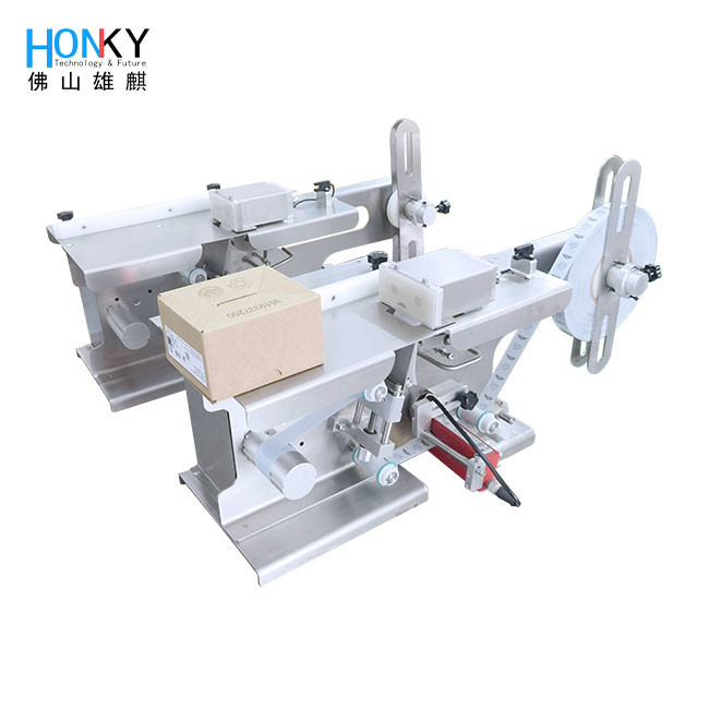 Manual Small Box Corner Labeling Machine With Transparent Label Sensor For Transparaent Label Box