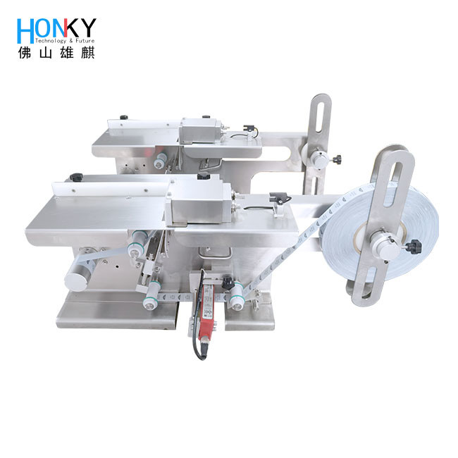 Manual Small Box Corner Labeling Machine With Transparent Label Sensor For Transparaent Label Box